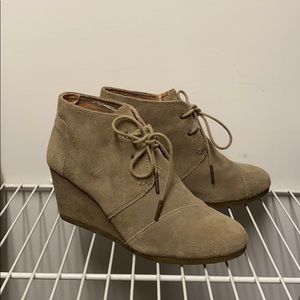 TOMS wedges